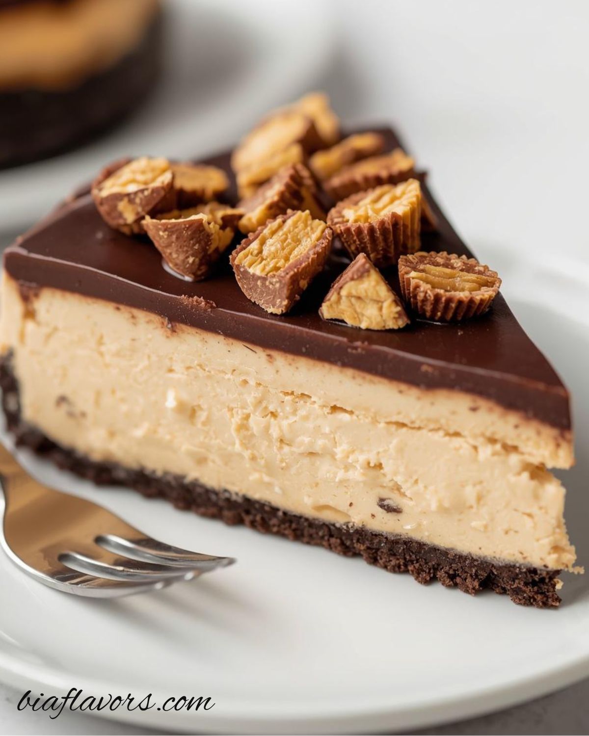No bake Reese’s peanut butter cheesecake with Oreo crust and chocolate ganache topping